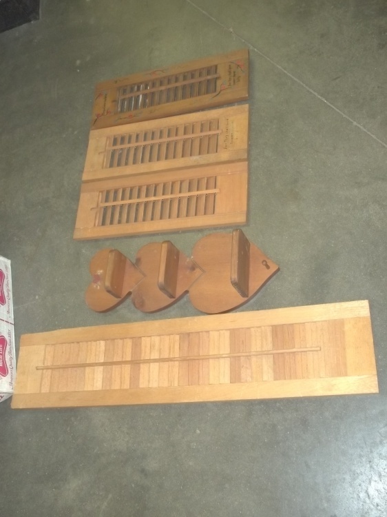 lot 174 image: 4 Shutters and wood shelf