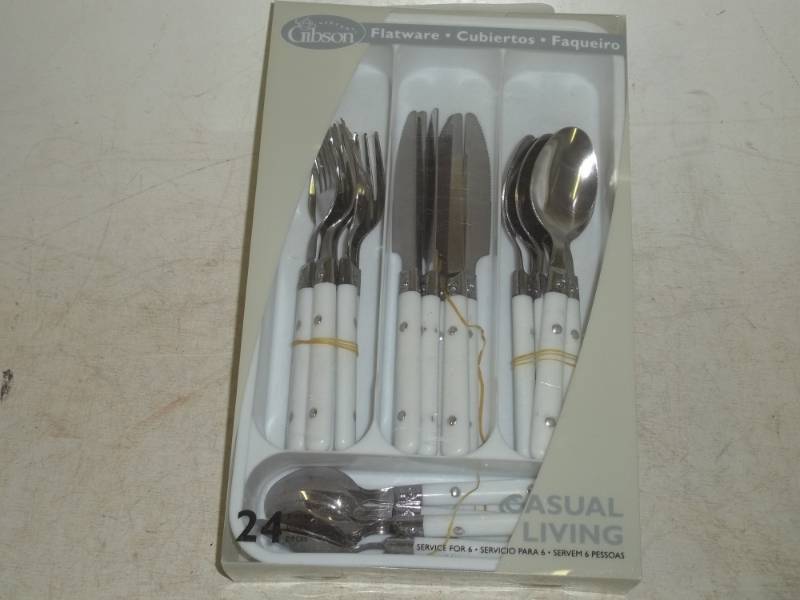 lot 182 image: 24 Piece Flat ware Dining set