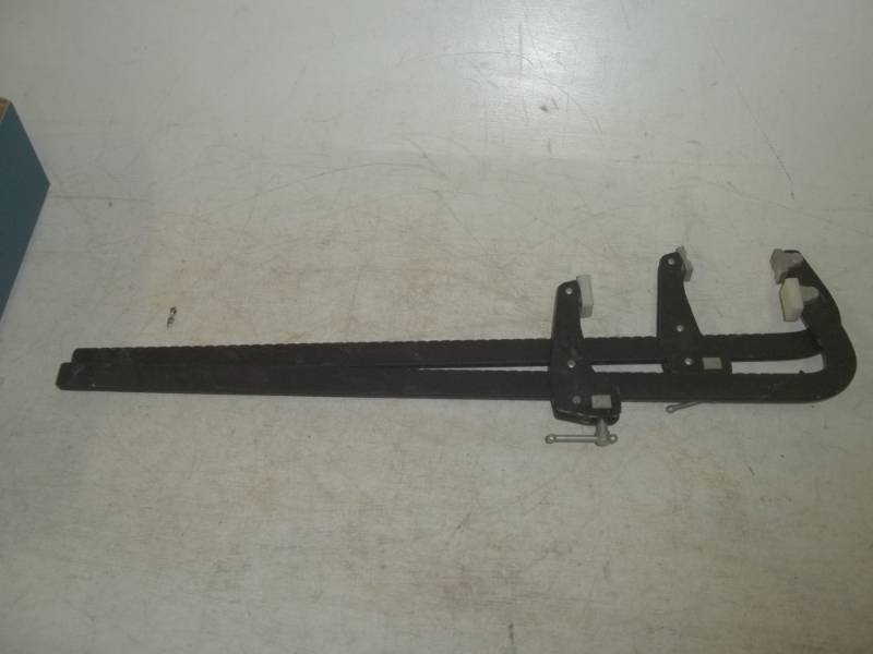 lot 185 image: Pair of bar clamps
