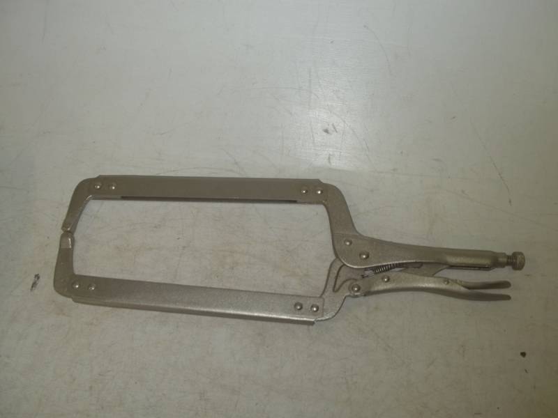 lot 190 image: 1 Large welding clamp