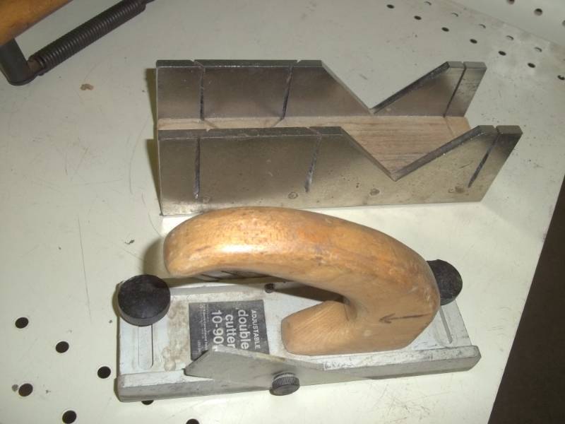 lot 191 image: Small miter box and double cutter