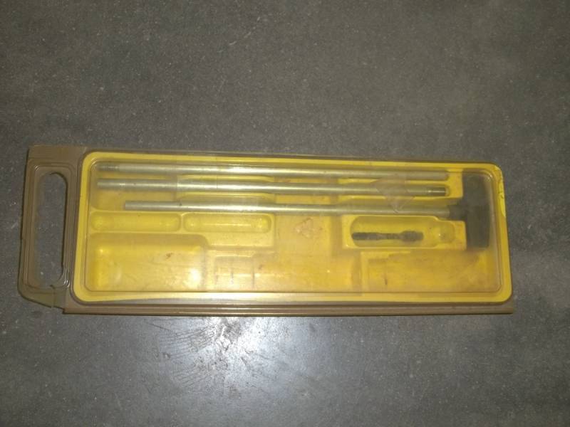 lot 202 image: Shotgun cleaning rod