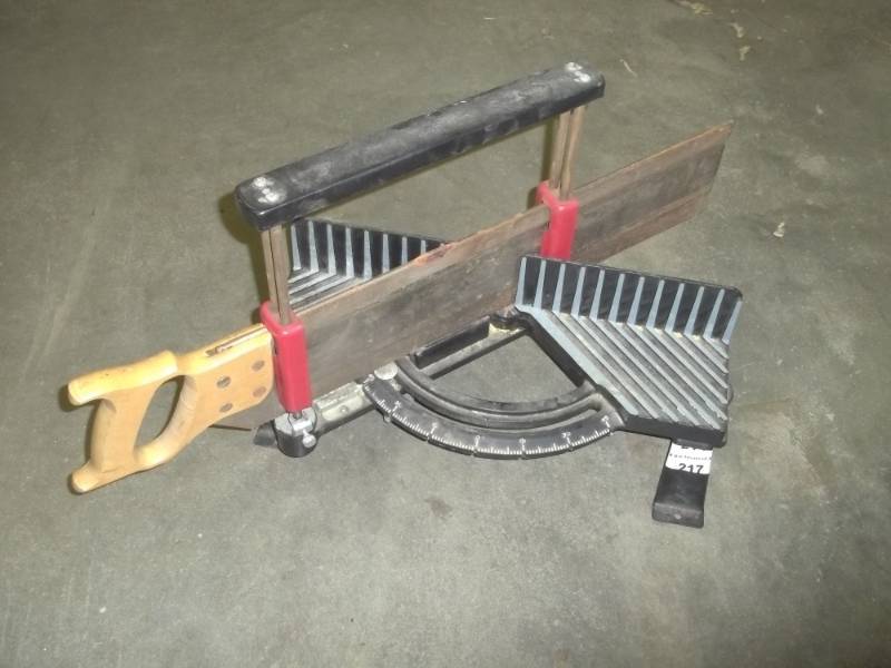 lot 217 image: Miter saw