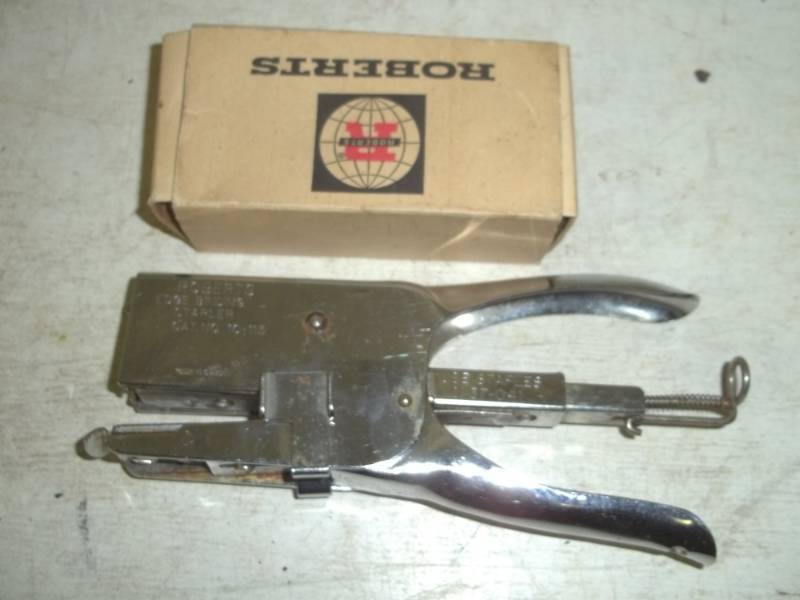 lot 240 image: Roberts edge binding stapler with staples