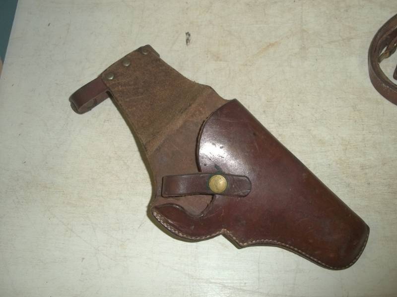 lot 221 image: Brown leather revolver holster