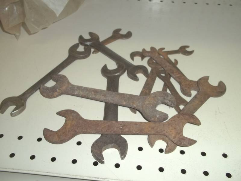 lot 232 image: Assorted tools