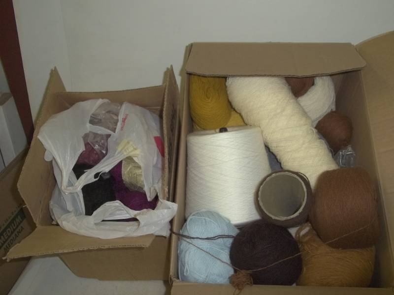 lot 251 image: Large lot of yarn, 2 boxes