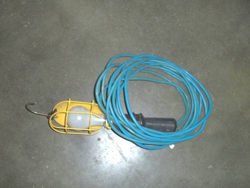 lot 252 image: Trouble light