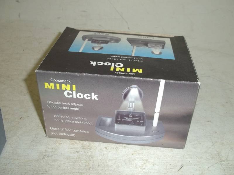 lot 263 image: Mini Clock