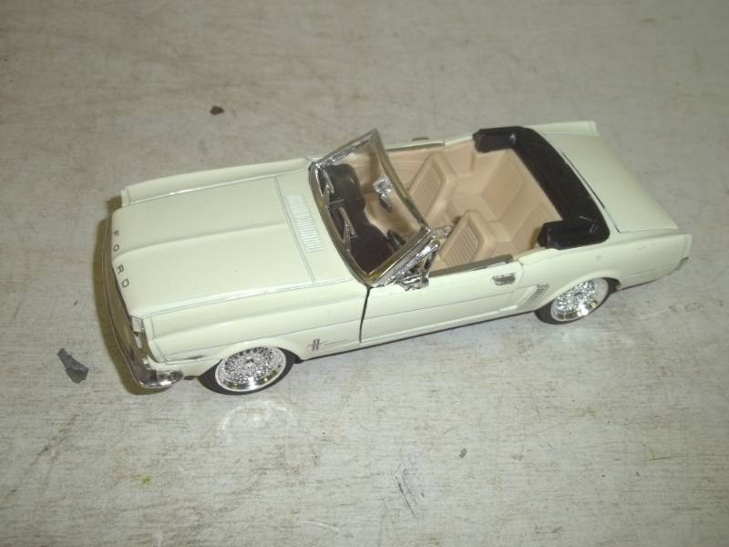lot 272 image: Mustang convertible replica
