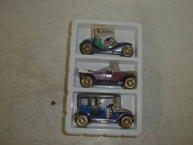 lot 273 image: Matchbox size car replicas