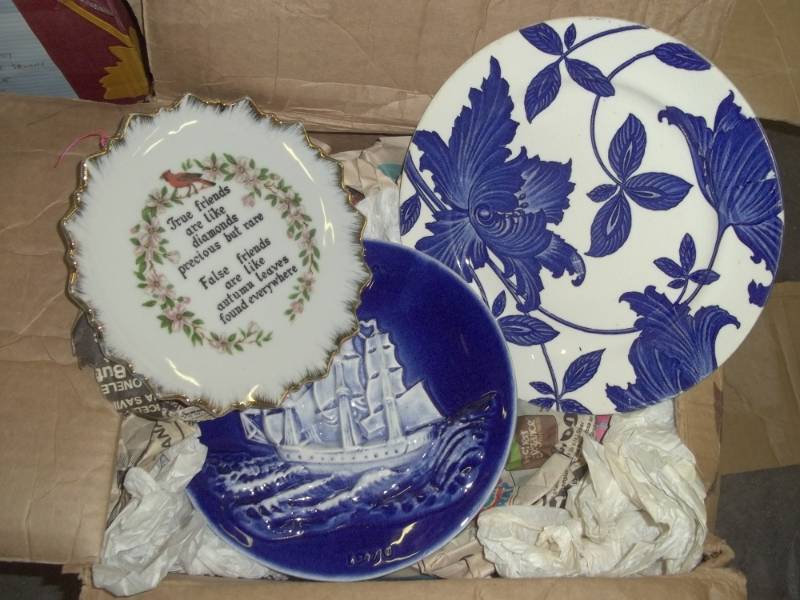 lot 291 image: 24lb Box full of dcor plates