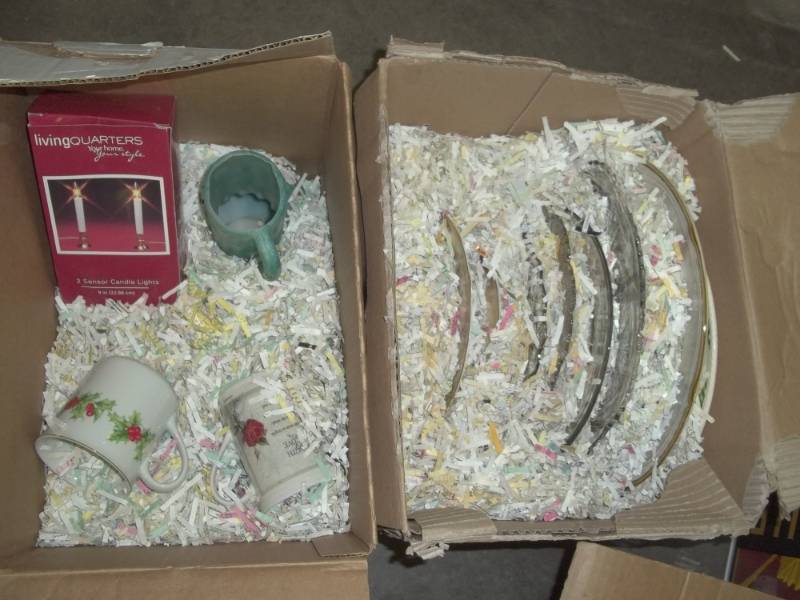 lot 294 image: 8 Large serving plates and assorted cups, 2 boxes