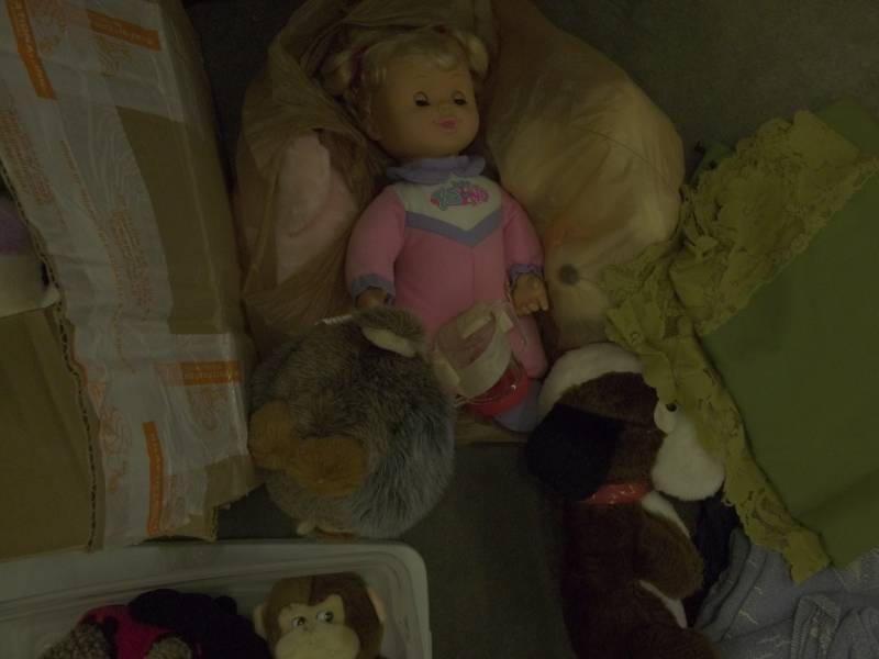 Stuffed animals, pillow, blanket Advanced Sales Consignment Auction #185 K-BID