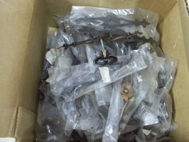 lot 322 image: Box of cabinet pulls