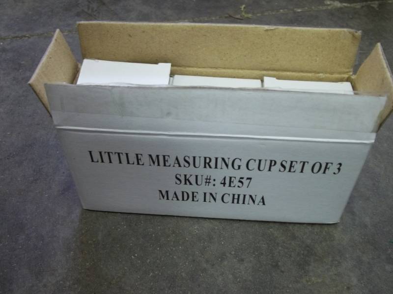 lot 264 image: Little Measuring cup set of 3