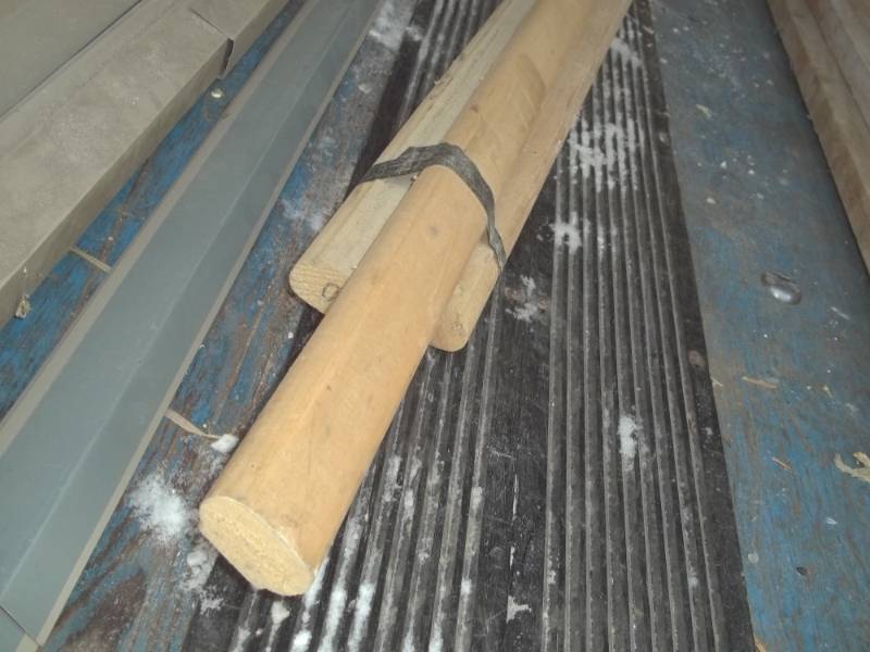 lot 335 image: 3 Pieces of stairway railing, 2 measure 117 other is 120