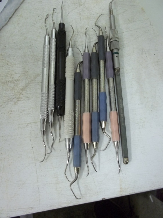 lot 358 image: 10 Assorted dental picks