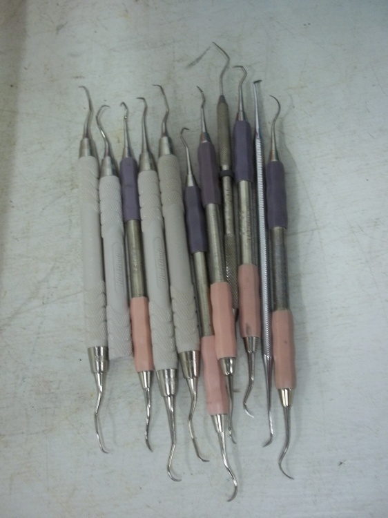 lot 359 image: 10 Assorted dental picks