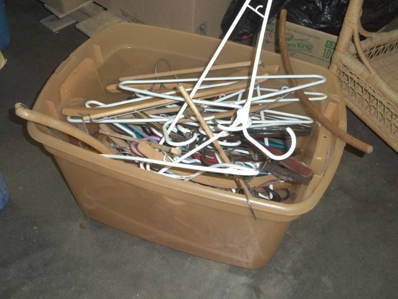 lot 367 image: Tub with hangers