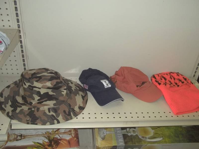 lot 368 image: 4 caps