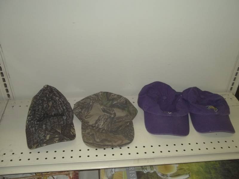 lot 369 image: 4 caps
