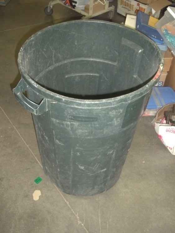 lot 371 image: Rubbermaid Garbage Can