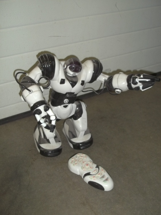lot 372 image: Remote Control Robot