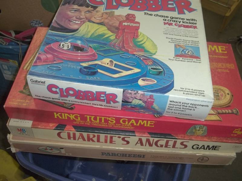 lot 379 image: 4 Vintage games