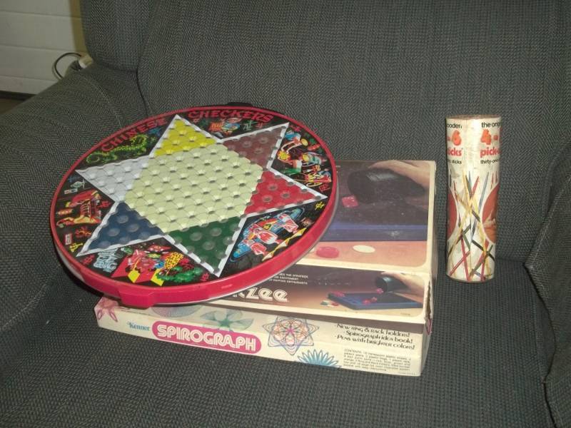 lot 380 image: 4 Vintage games