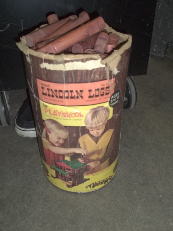 lot 386 image: Vintage Lincoln Logs