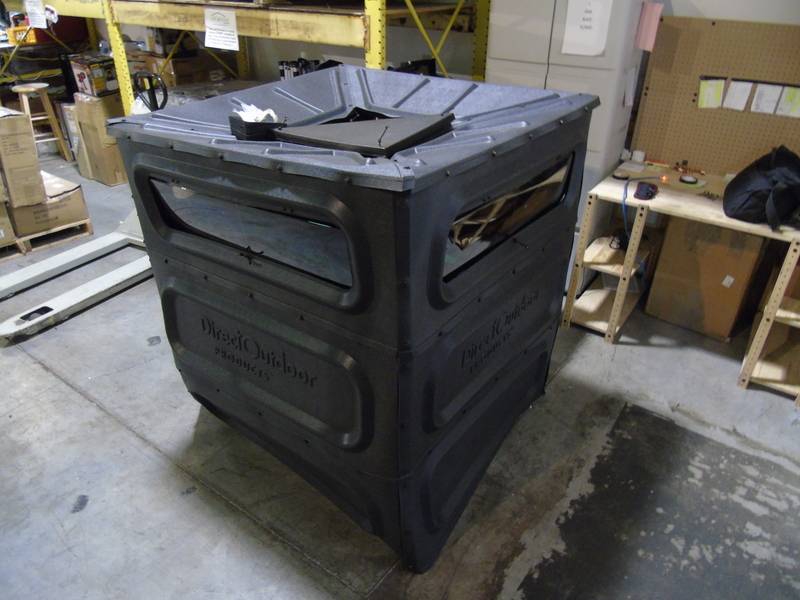lot 5 image: Box Blind with Window - Heat Damage