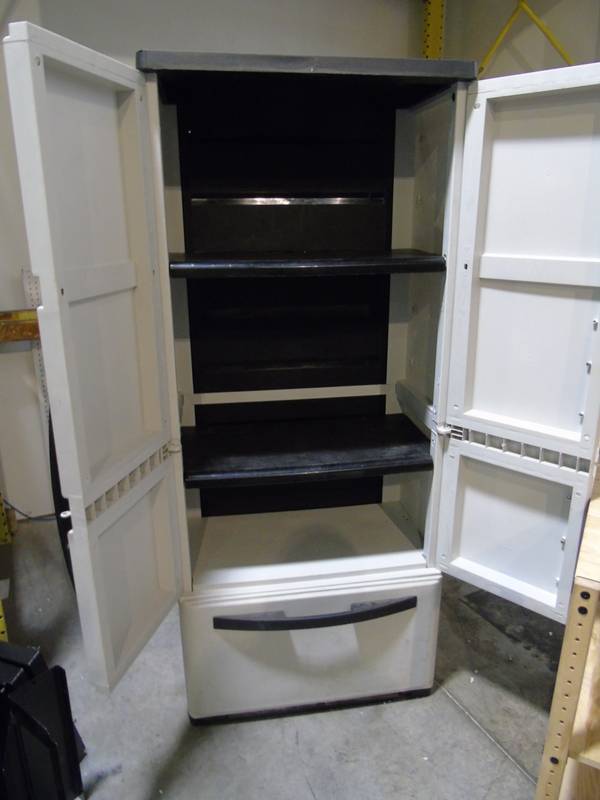 lot 8 image: Plastic Cabinet