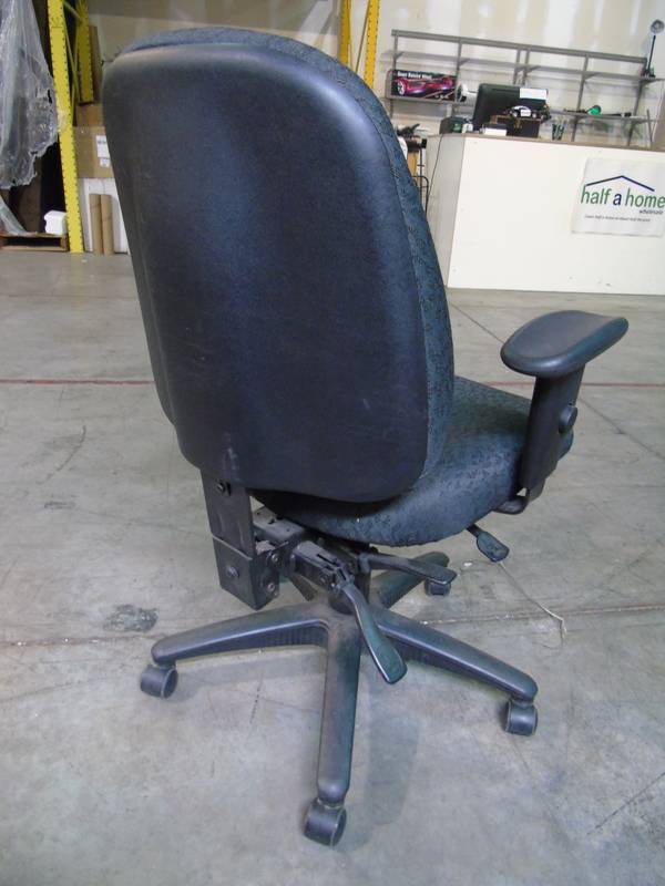 lot 17 image: Office Chair