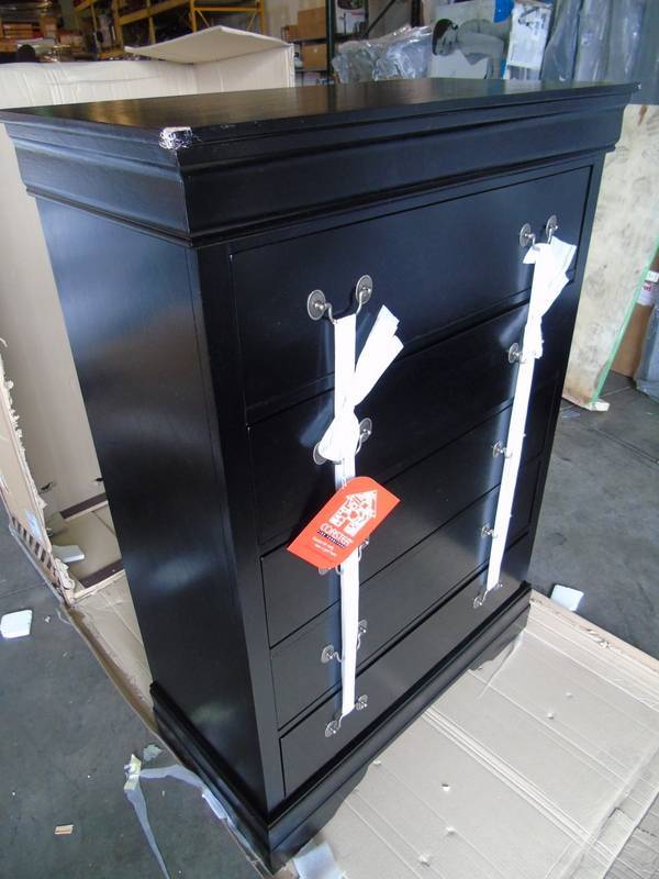 lot 48 image: Louis Philippe 5 Drawer Chest