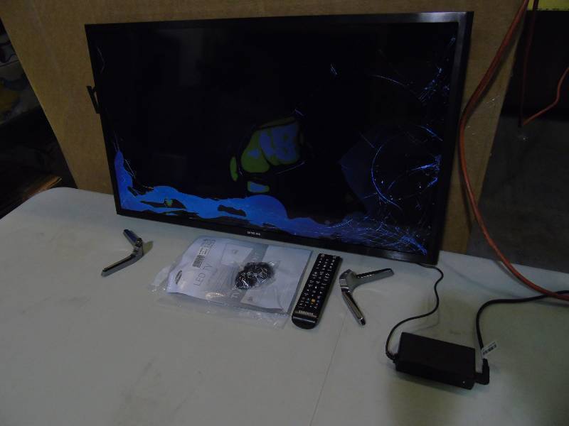 lot 84 image: Lot of 9 Broken TVs