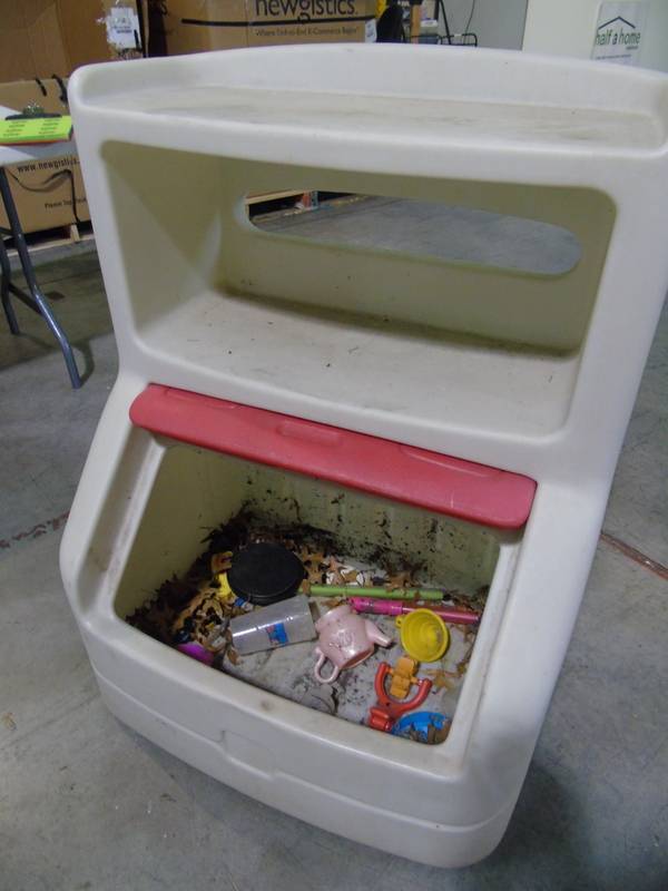 lot 94 image: Childrens Play Bench - Useddirty
