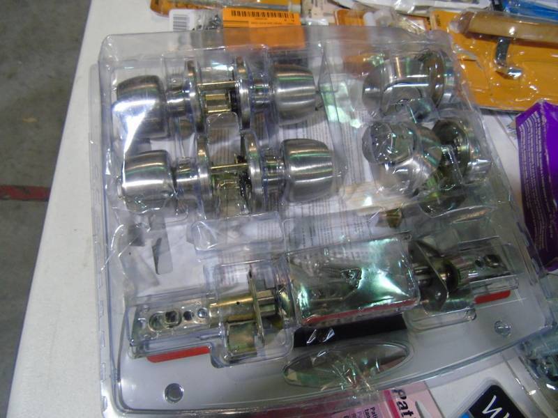 lot 122 image: Box of various Hardware and Handles