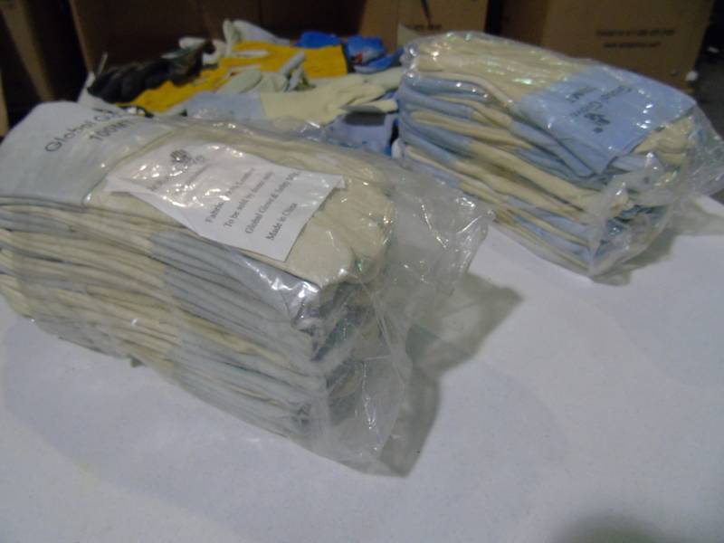 lot 129 image: Box of various Gloves