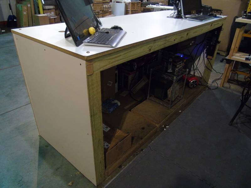 lot 152 image: White StoreShop Desk - Used