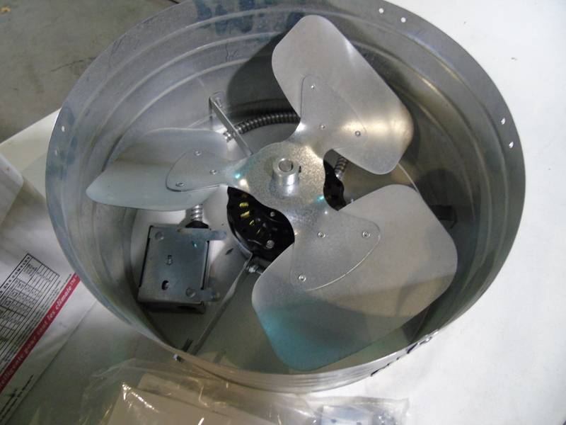 lot 175 image: Master Flow Power Gable Fan, 1540 CFM