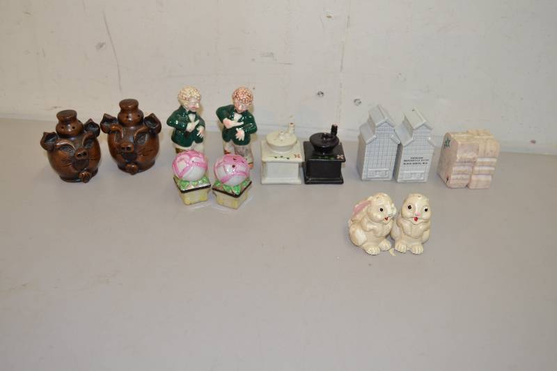 Salt & Pepper Shakers
