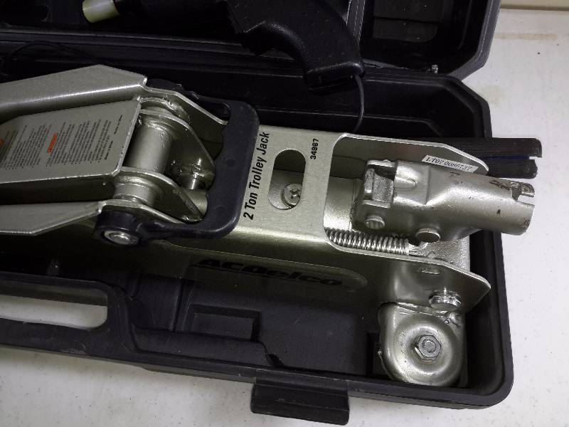 lot 3 image: AC Delco 2 Ton trolley Jack and Impact Wrench