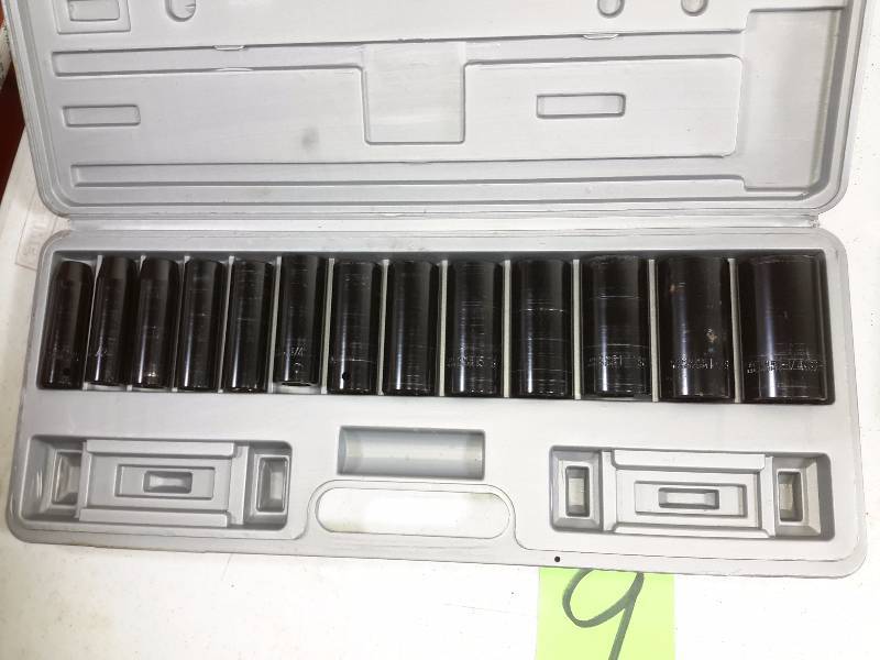 lot 9 image: SAE, Standard 6 pt Deep Socket, 12in Dr.  1 14 in to 716in