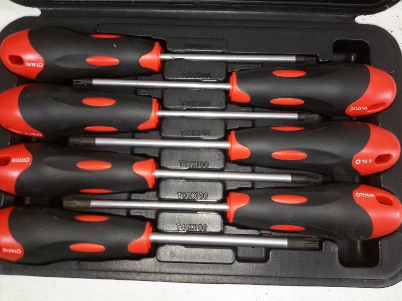 lot 11 image: 2 Sets of T10x100 to T40x100  Star tip Screwdrivers