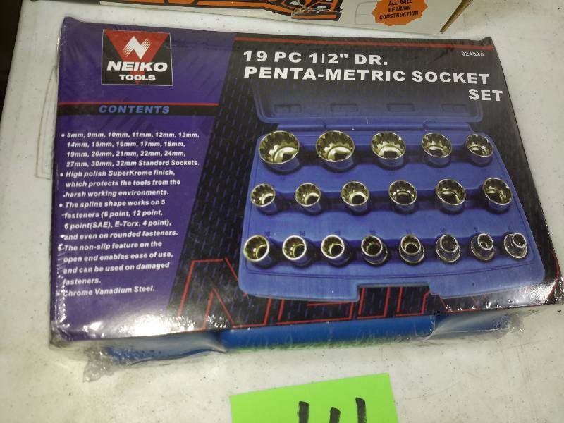 lot 14 image: NEIKO 19 Metric Sockets,  Eagle USA 4 12 in Angle Grinder