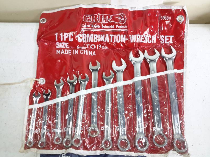 lot 22 image: 2 Combination Wrench sets.. See closeups for sizes