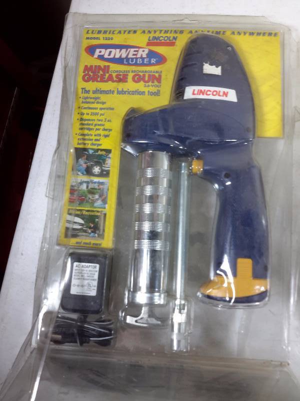 lot 47 image: 2 Power Mini Grease Guns