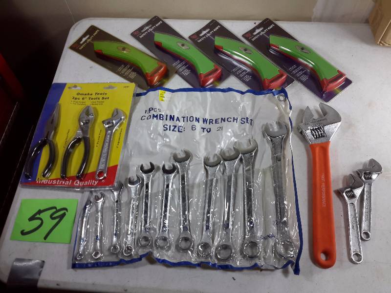 lot 59 image: Combination Wrench set and other tool items as pictured.. See closeups