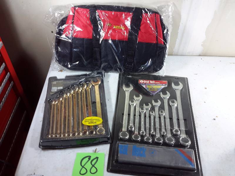lot 88 image: 2 Sets of Combination Wrenches and a Regal Canvas Tool bag